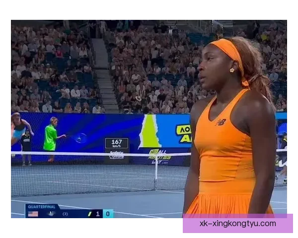 21岁高芙输球暴走怒砸七次球拍 21岁高芙输球暴走怒砸七次球拍